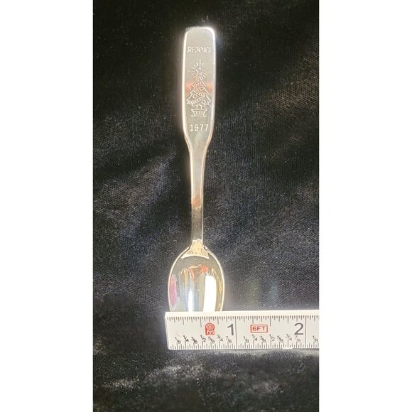 Vintage International Silver Company Christmas Spoon - Picture 7 of 7